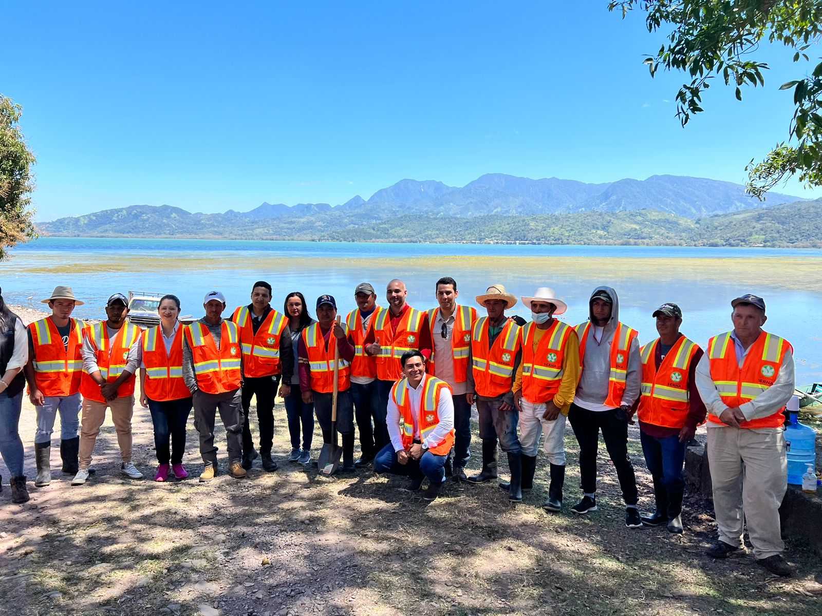 Comisión Especial del CN y SERNA mantienen tercera jornada de voluntariado para el rescate del Lago de Yojoa